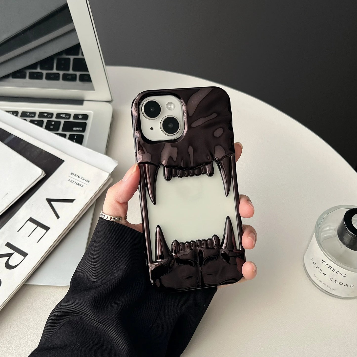 Husa iPhone Tiger Teeth Milk White