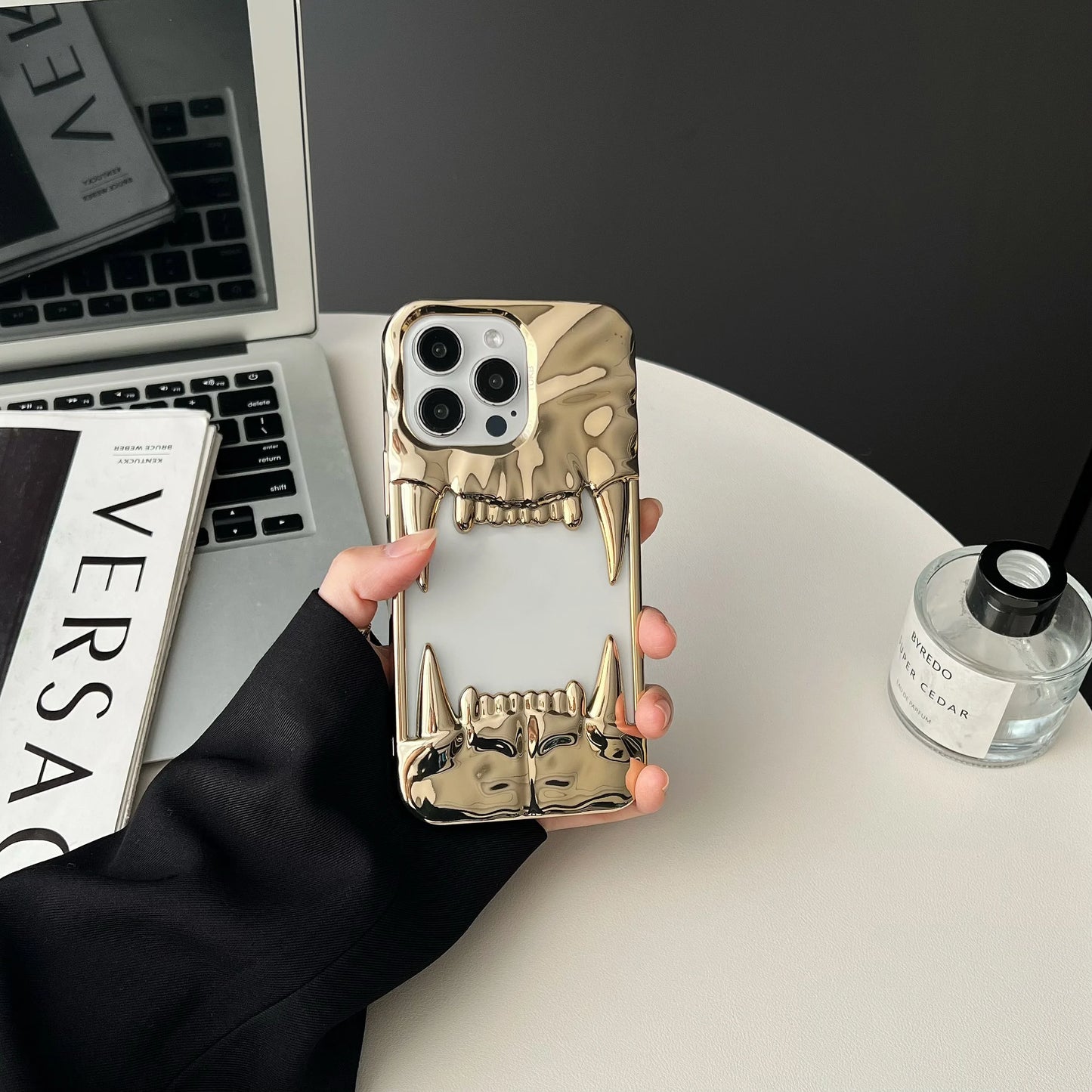 Husa iPhone Tiger Teeth Milk White