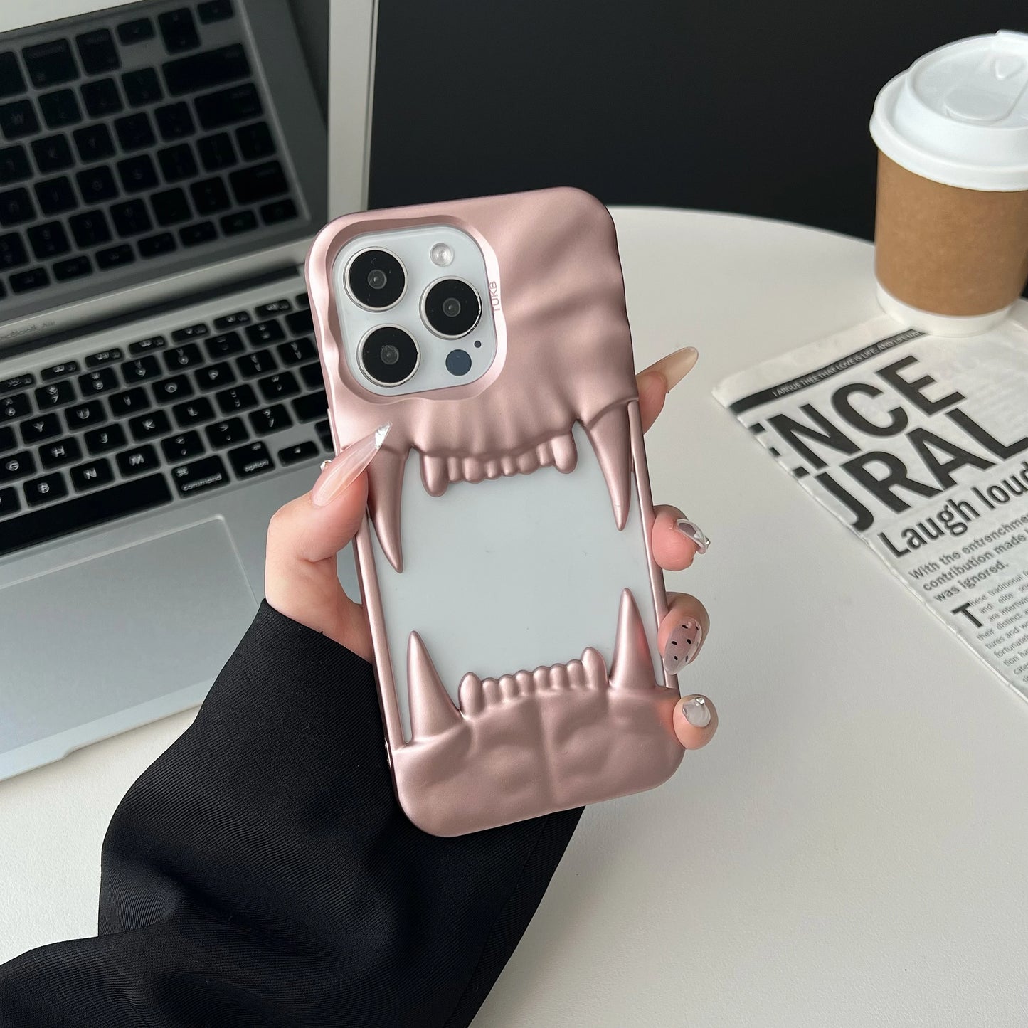 Husa iPhone Tiger Teeth Milk White